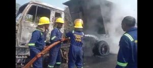  रायपुर:-  कुम्हारी (खारुन नदी) के पास ट्रक में लगी आग।