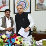 वैष्णव समाज का प्रतिनिधिमंडल विधानसभा अध्यक्ष से मिला, राजगामी सम्पदा अध्यक्ष पद की रखी मांग, रायपुर स्थित निवास पर हुई सौजन्य भेंट, डॉ. रमन सिंह के स्वास्थ्य लाभ की भी कामना.