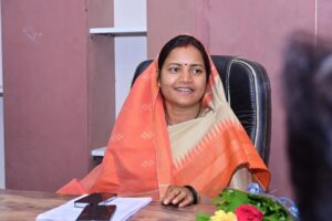 साड़ी गुणवत्ता पर सरकार सख्त…मंत्री श्रीमती राजवाड़े के निर्देश पर जांच तेज, दोष मिलने पर कार्रवाई और साड़ियों के बदलाव के निर्देश.