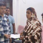 विद्युत संयंत्र दुर्घटना के मृतकों के परिवारों को दिया जा रहा मुआवजा, प्रभावित परिवारों तक पहुँच रहे कंपनी प्रतिनिधि.