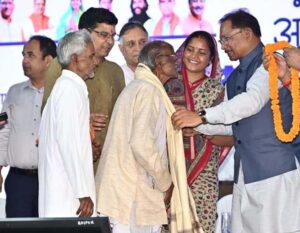 छत्तीसगढ़ में वरिष्ठ नागरिकों के लिए मजबूत सामाजिक सुरक्षा तंत्र…सम्मान, सुरक्षा और आत्मनिर्भरता की दिशा में प्रभावी पहल.