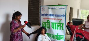 वेदांता पावर की ‘सखी परियोजना’ अंतर्गत महिलाएं सीख रहीं ब्यूटी वेलनेस के गुर – ओड़ेकेरा पंचायत की 30 महिलाओं को मिल रहा प्रशिक्षण.