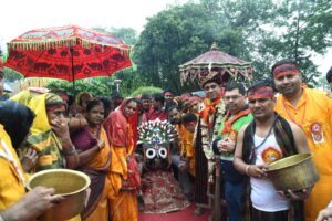 बालकोनगर में आयोजित जगन्नाथ रथ यात्रा उत्सव में उमड़े श्रद्धालु.
