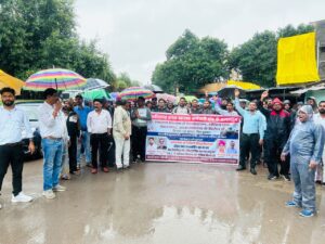 स्वास्थ्य कर्मचारियों ने विभिन्न मांगों को लेकर निकाली रैली, कलेक्टर को सौंपा ज्ञापन.